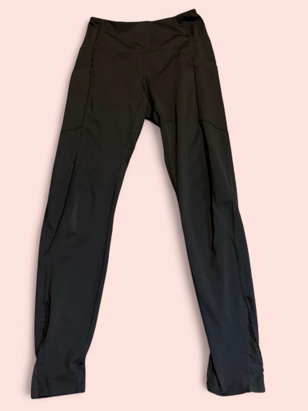 Scalloped Athletic Material Leggings With Pockets!